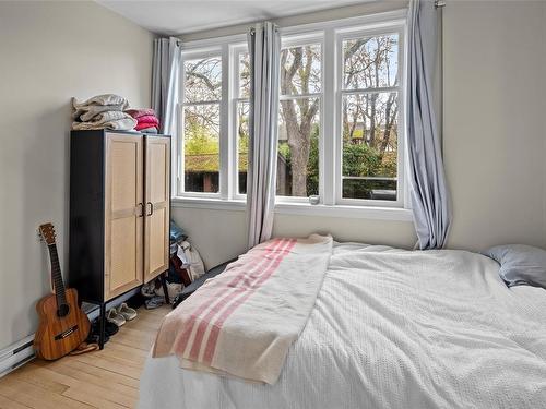 1385 Rockland Ave, Victoria, BC - Indoor Photo Showing Bedroom