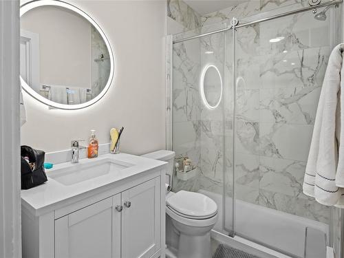 1385 Rockland Ave, Victoria, BC - Indoor Photo Showing Bathroom