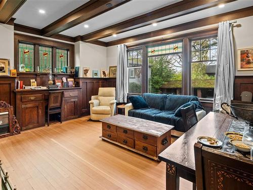 1385 Rockland Ave, Victoria, BC - Indoor Photo Showing Living Room With Fireplace