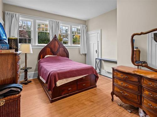 1385 Rockland Ave, Victoria, BC - Indoor Photo Showing Bedroom