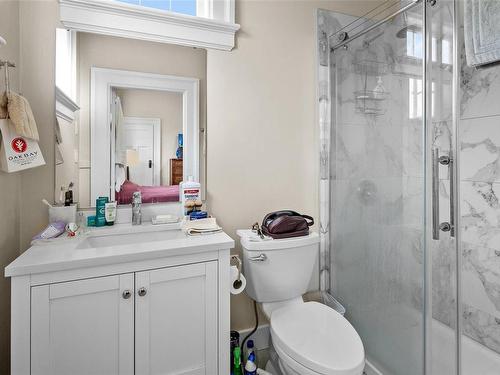 1385 Rockland Ave, Victoria, BC - Indoor Photo Showing Bathroom