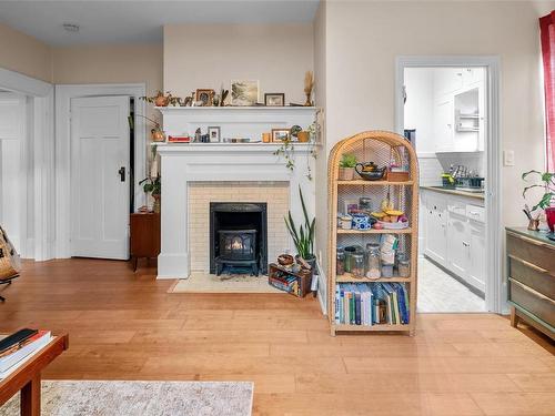 1385 Rockland Ave, Victoria, BC - Indoor Photo Showing Living Room With Fireplace