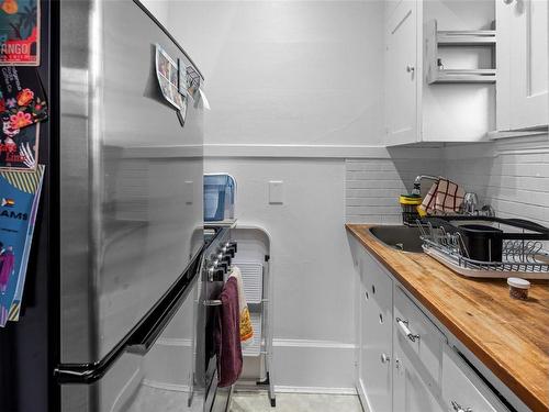 1385 Rockland Ave, Victoria, BC - Indoor Photo Showing Kitchen