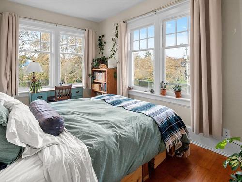 1385 Rockland Ave, Victoria, BC - Indoor Photo Showing Bedroom