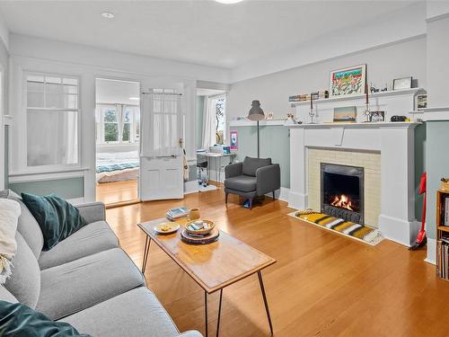 1385 Rockland Ave, Victoria, BC - Indoor Photo Showing Living Room With Fireplace