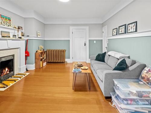 1385 Rockland Ave, Victoria, BC - Indoor Photo Showing Living Room With Fireplace