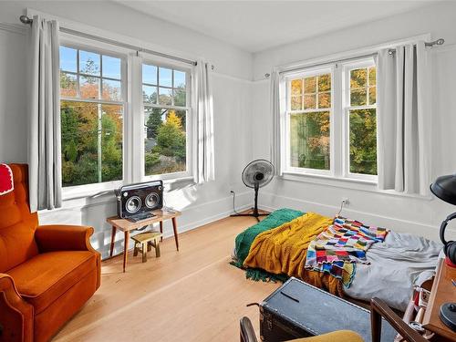 1385 Rockland Ave, Victoria, BC - Indoor Photo Showing Bedroom