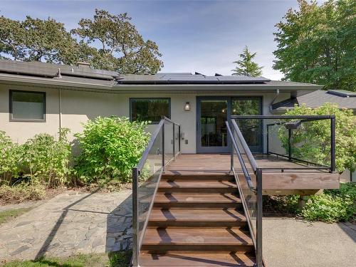 3710 Crestview Rd, Saanich, BC 