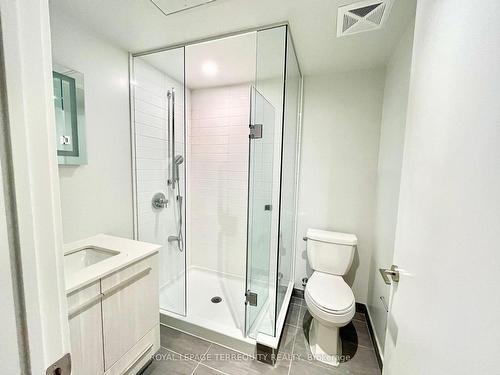 902-8 Cumberland St, Toronto, ON - Indoor Photo Showing Bathroom