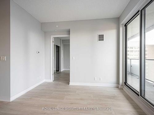 1506-2221 Yonge St, Toronto, ON - Indoor Photo Showing Other Room