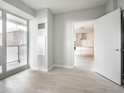 1506-2221 Yonge St, Toronto, ON - Indoor Photo Showing Other Room