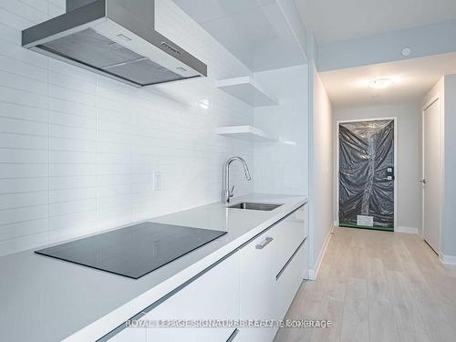 1506-2221 Yonge St, Toronto, ON - Indoor Photo Showing Kitchen