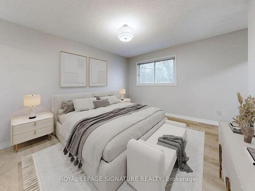 213 Royal Rd, Georgina, ON - Indoor Photo Showing Bedroom