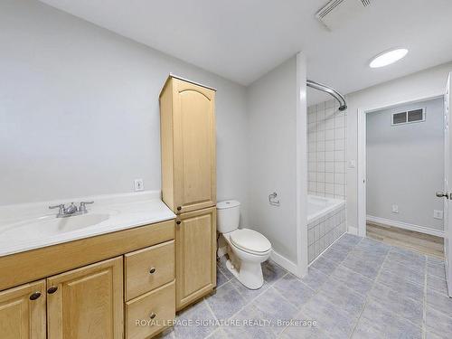 213 Royal Rd, Georgina, ON - Indoor Photo Showing Bathroom