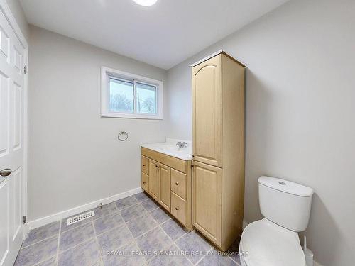 213 Royal Rd, Georgina, ON - Indoor Photo Showing Bathroom