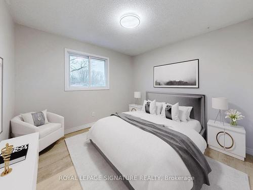 213 Royal Rd, Georgina, ON - Indoor Photo Showing Bedroom