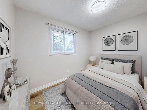 213 Royal Rd, Georgina, ON - Indoor Photo Showing Bedroom