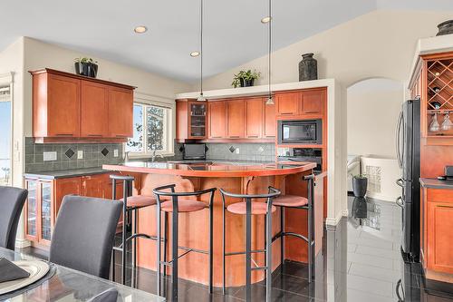 1620 Mission Hill Road, West Kelowna, BC - Indoor Photo Showing Kitchen