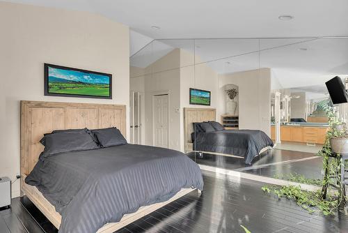 1620 Mission Hill Road, West Kelowna, BC - Indoor Photo Showing Bedroom