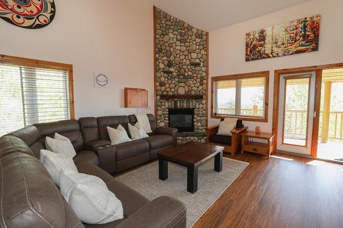 301-890 Dogwood Drive, Kimberley, BC - Indoor Photo Showing Living Room With Fireplace