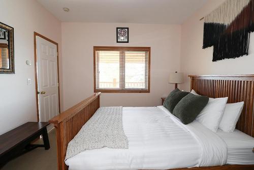 301-890 Dogwood Drive, Kimberley, BC - Indoor Photo Showing Bedroom