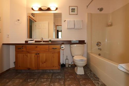 301-890 Dogwood Drive, Kimberley, BC - Indoor Photo Showing Bathroom