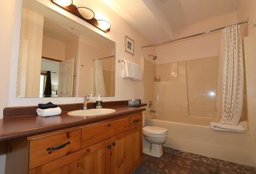 301-890 Dogwood Drive, Kimberley, BC - Indoor Photo Showing Bathroom