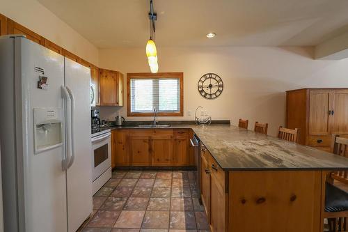 301-890 Dogwood Drive, Kimberley, BC - Indoor Photo Showing Kitchen