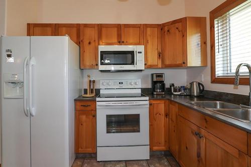 301-890 Dogwood Drive, Kimberley, BC - Indoor Photo Showing Kitchen With Double Sink