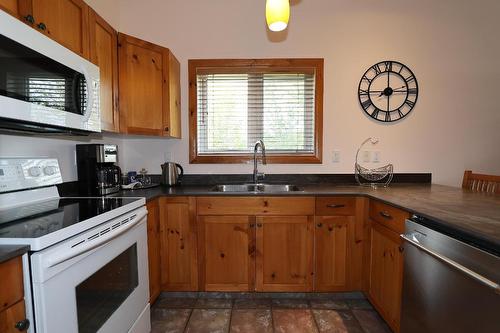 301-890 Dogwood Drive, Kimberley, BC - Indoor Photo Showing Kitchen With Double Sink