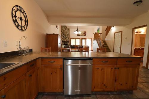 301-890 Dogwood Drive, Kimberley, BC - Indoor Photo Showing Kitchen