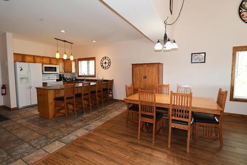 301-890 Dogwood Drive, Kimberley, BC - Indoor Photo Showing Dining Room