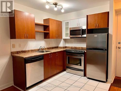 424 - 600 Fleet Street, Toronto, ON - Indoor Photo Showing Kitchen With Stainless Steel Kitchen