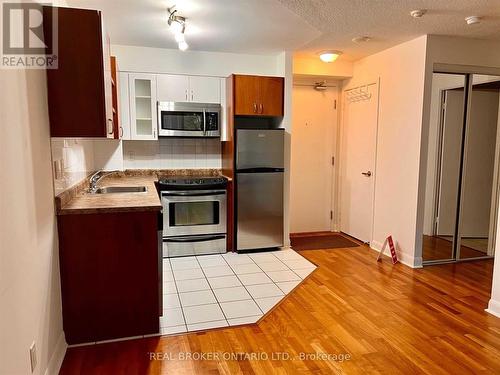 424 - 600 Fleet Street, Toronto, ON - Indoor Photo Showing Kitchen With Stainless Steel Kitchen