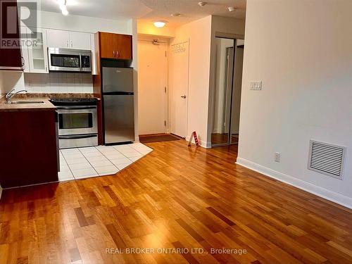 424 - 600 Fleet Street, Toronto, ON - Indoor Photo Showing Kitchen With Stainless Steel Kitchen