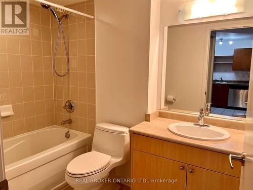 424 - 600 Fleet Street, Toronto, ON - Indoor Photo Showing Bathroom