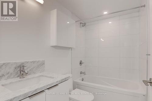 1122 - 121 St Patrick Street, Toronto, ON - Indoor Photo Showing Bathroom