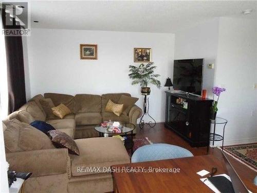 804 - 935 Sheppard Avenue W, Toronto, ON - Indoor Photo Showing Living Room