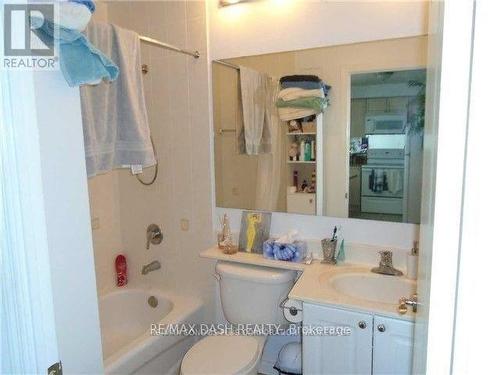 804 - 935 Sheppard Avenue W, Toronto, ON - Indoor Photo Showing Bathroom