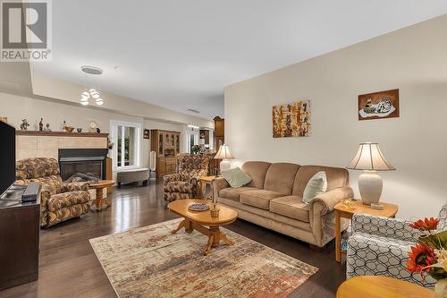 1961 Durnin Road Unit# 105, Kelowna, BC - Indoor Photo Showing Living Room With Fireplace