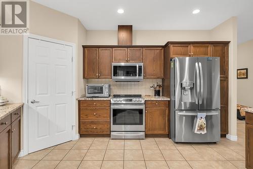 1961 Durnin Road Unit# 105, Kelowna, BC - Indoor Photo Showing Kitchen