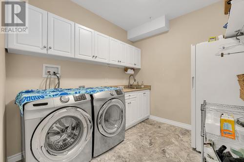 1961 Durnin Road Unit# 105, Kelowna, BC - Indoor Photo Showing Laundry Room