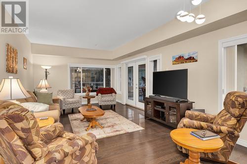 1961 Durnin Road Unit# 105, Kelowna, BC - Indoor Photo Showing Living Room