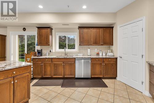 1961 Durnin Road Unit# 105, Kelowna, BC - Indoor Photo Showing Kitchen