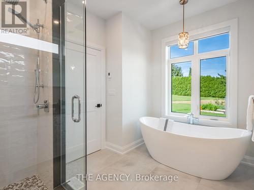 1514 Centre Road, Hamilton, ON - Indoor Photo Showing Bathroom