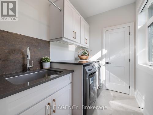 1514 Centre Road, Hamilton, ON - Indoor Photo Showing Kitchen