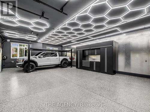 1514 Centre Road, Hamilton, ON - Indoor Photo Showing Garage