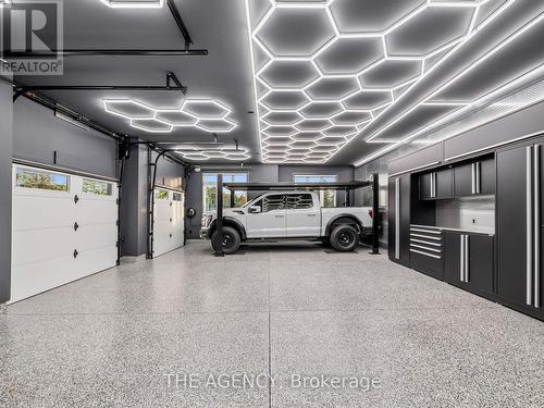 1514 Centre Road, Hamilton, ON - Indoor Photo Showing Garage