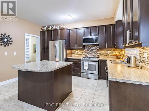 450 Summerlyn Trail, Bradford West Gwillimbury, ON - Indoor Photo Showing Kitchen With Upgraded Kitchen