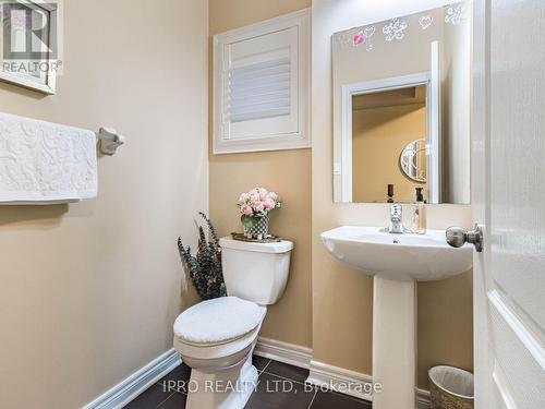 450 Summerlyn Trail, Bradford West Gwillimbury, ON - Indoor Photo Showing Bathroom